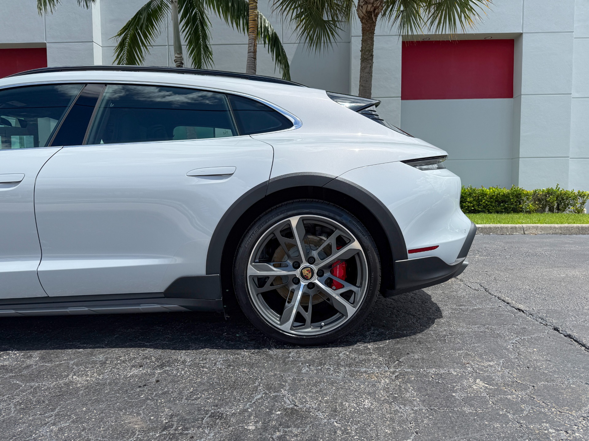 2024 Porsche Taycan 4S Cross Turismo photo 17