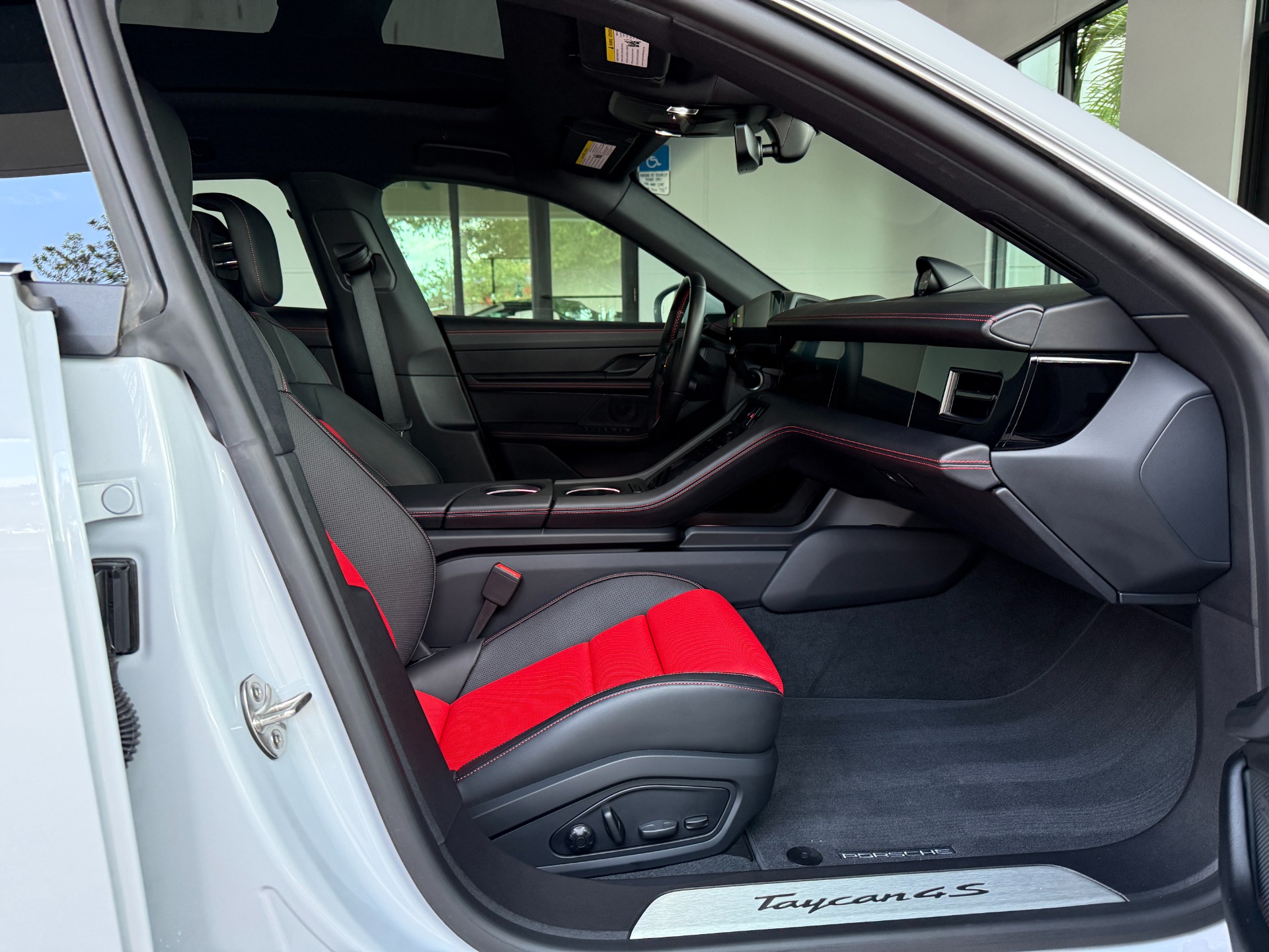 2024 Porsche Taycan 4S Cross Turismo photo 19