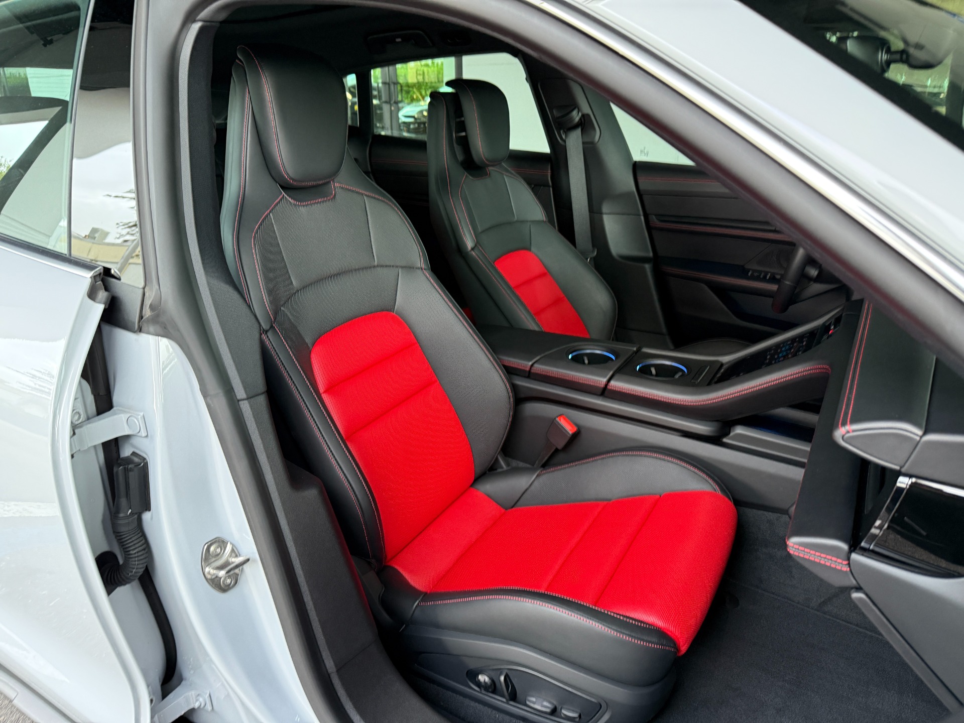 2024 Porsche Taycan 4S Cross Turismo photo 23