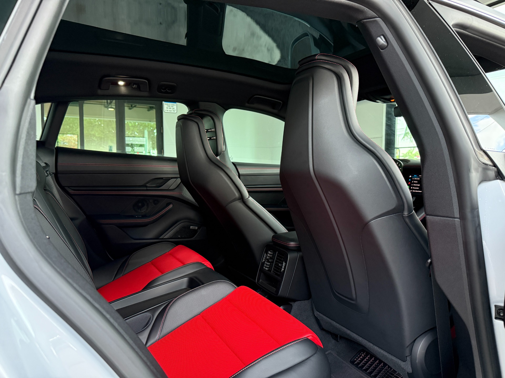 2024 Porsche Taycan 4S Cross Turismo photo 24