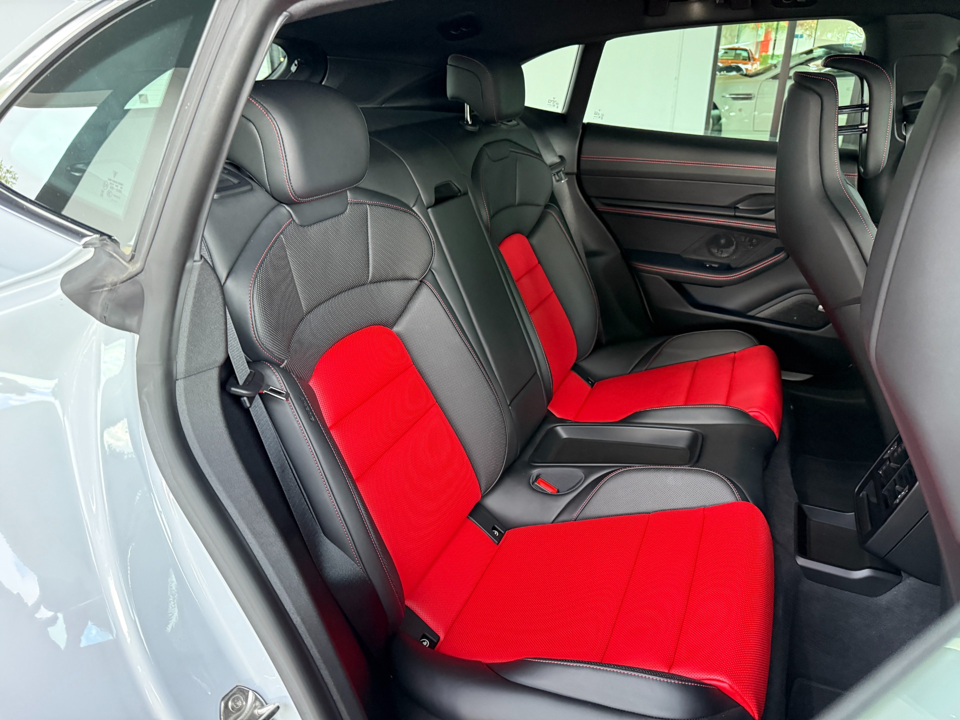 2024 Porsche Taycan 4S Cross Turismo photo 25