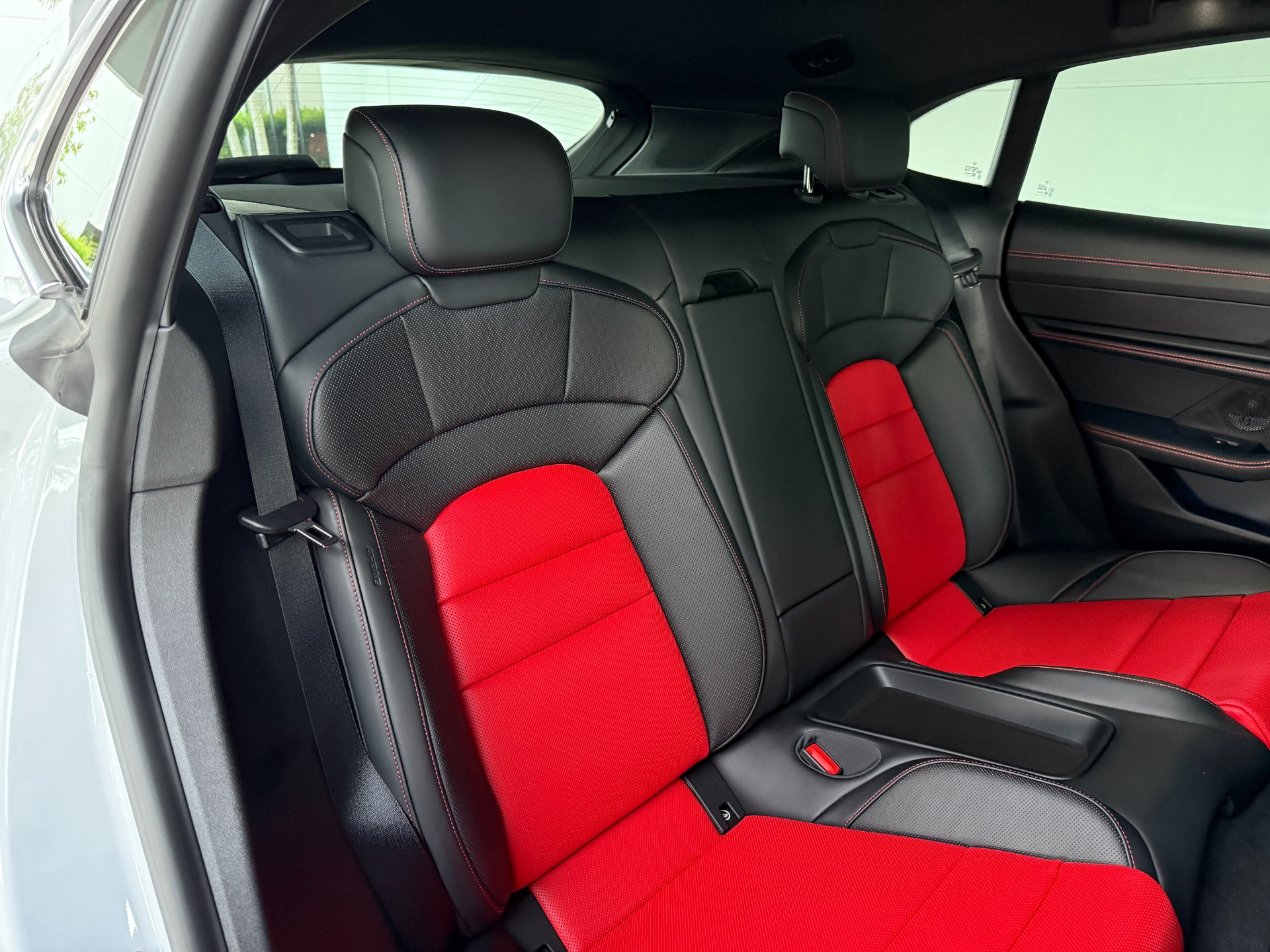 2024 Porsche Taycan 4S Cross Turismo photo 26