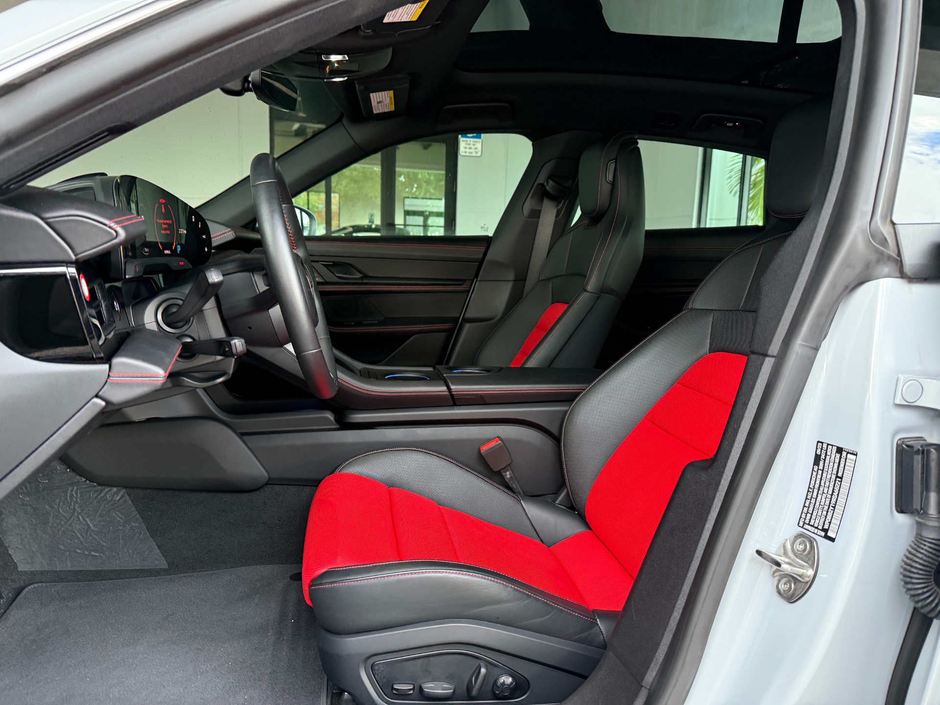 2024 Porsche Taycan 4S Cross Turismo photo 28