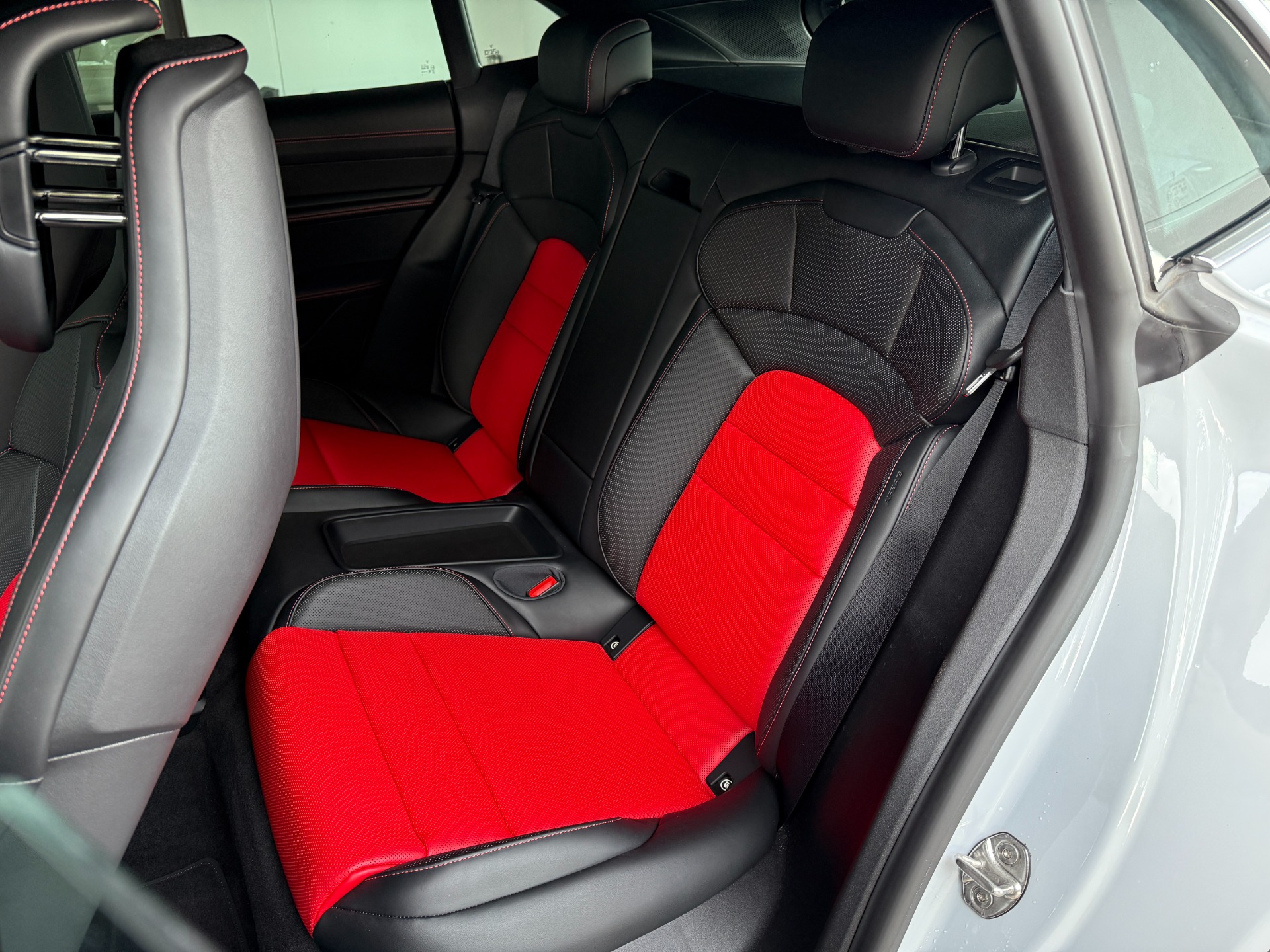 2024 Porsche Taycan 4S Cross Turismo photo 31