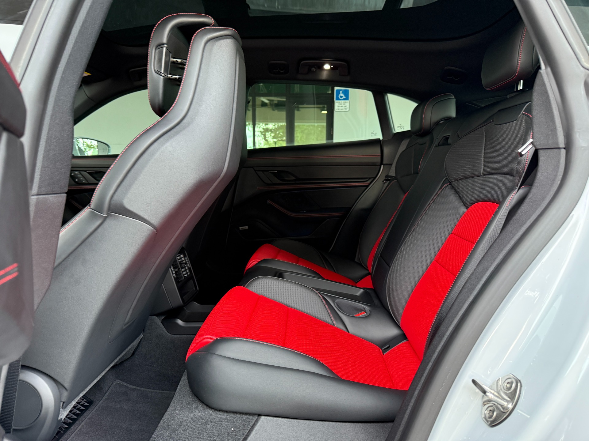 2024 Porsche Taycan 4S Cross Turismo photo 32