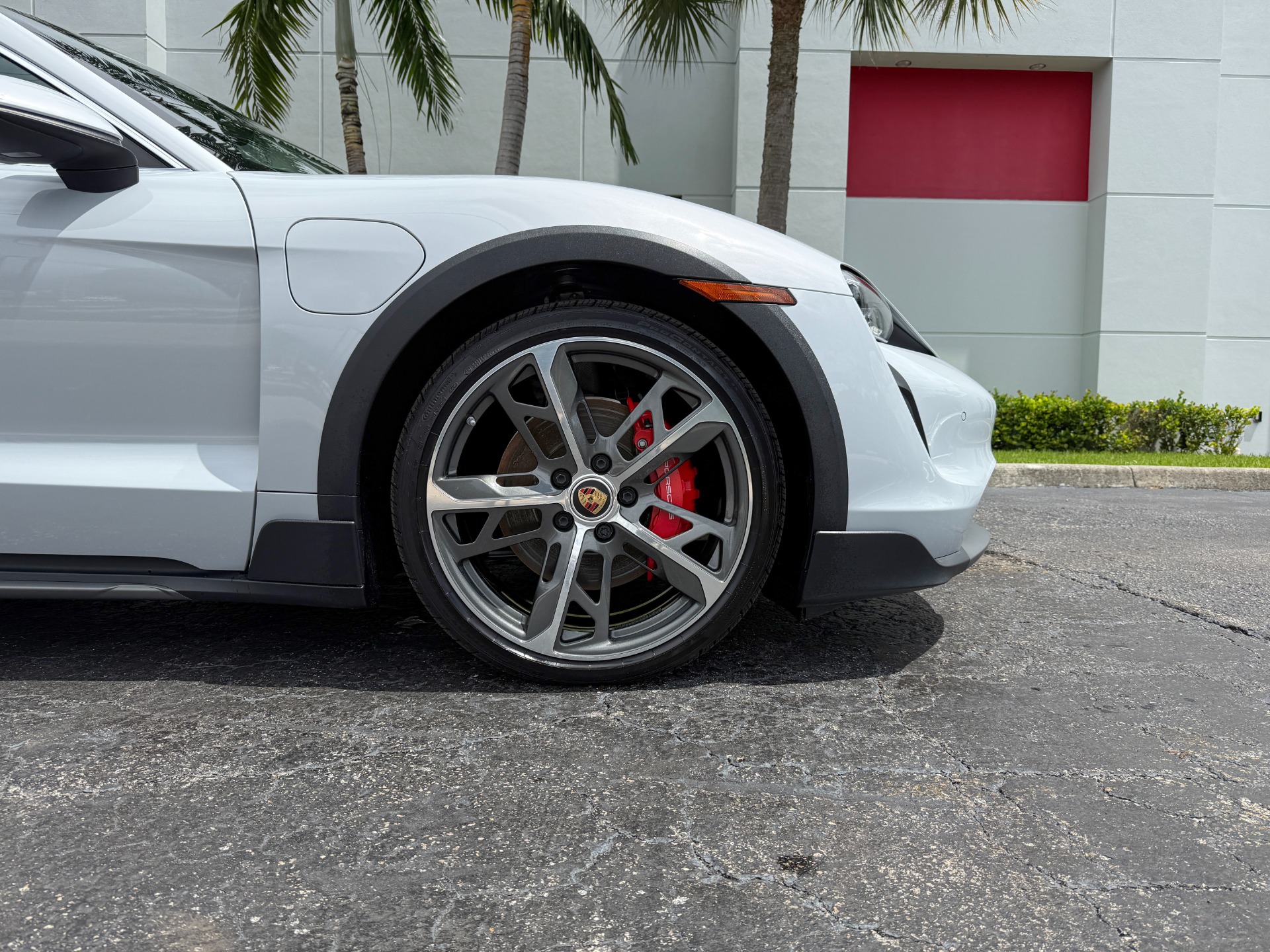 2024 Porsche Taycan 4S Cross Turismo photo 8