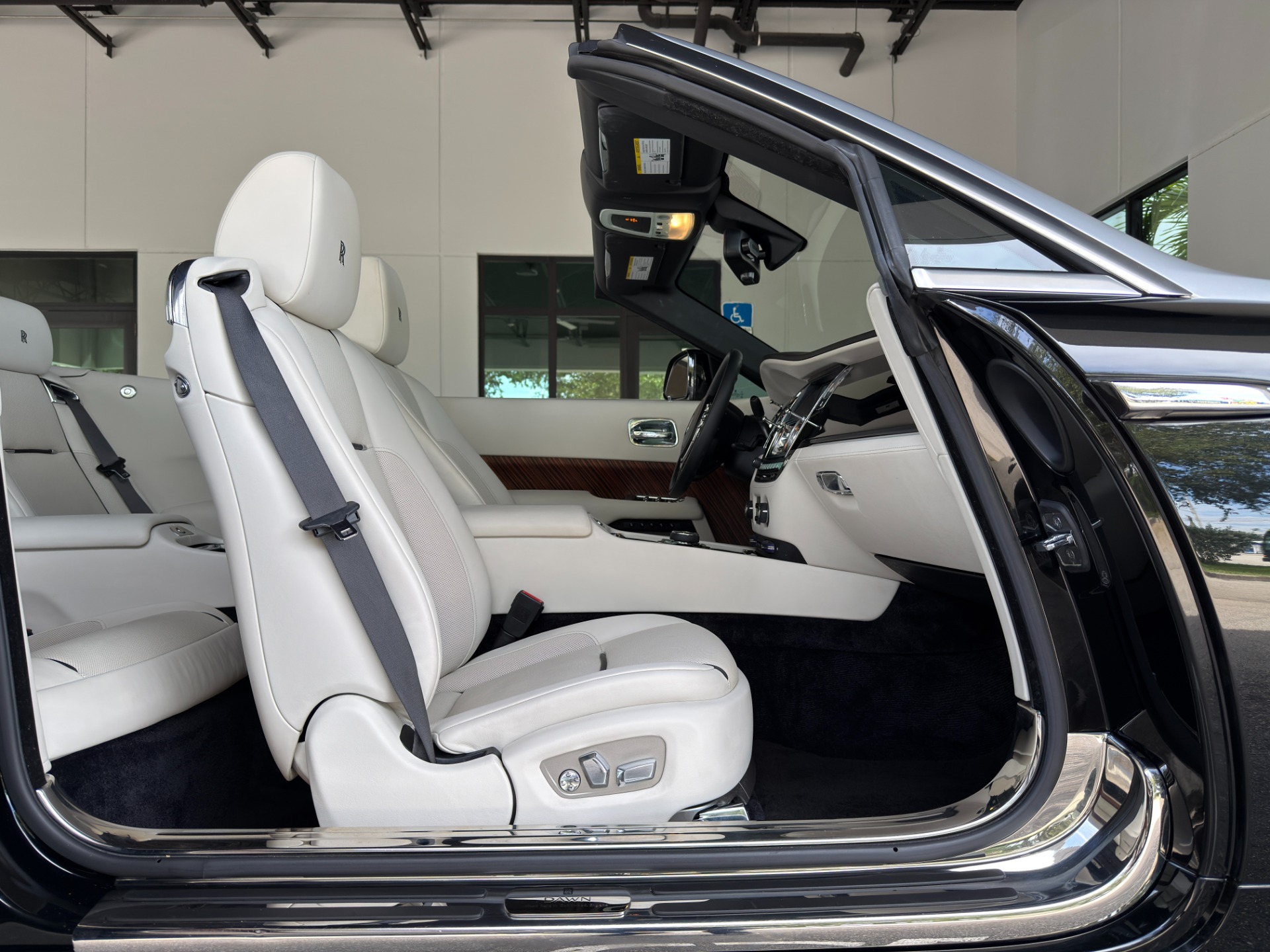 2016 Rolls Royce Dawn RR6 photo 31