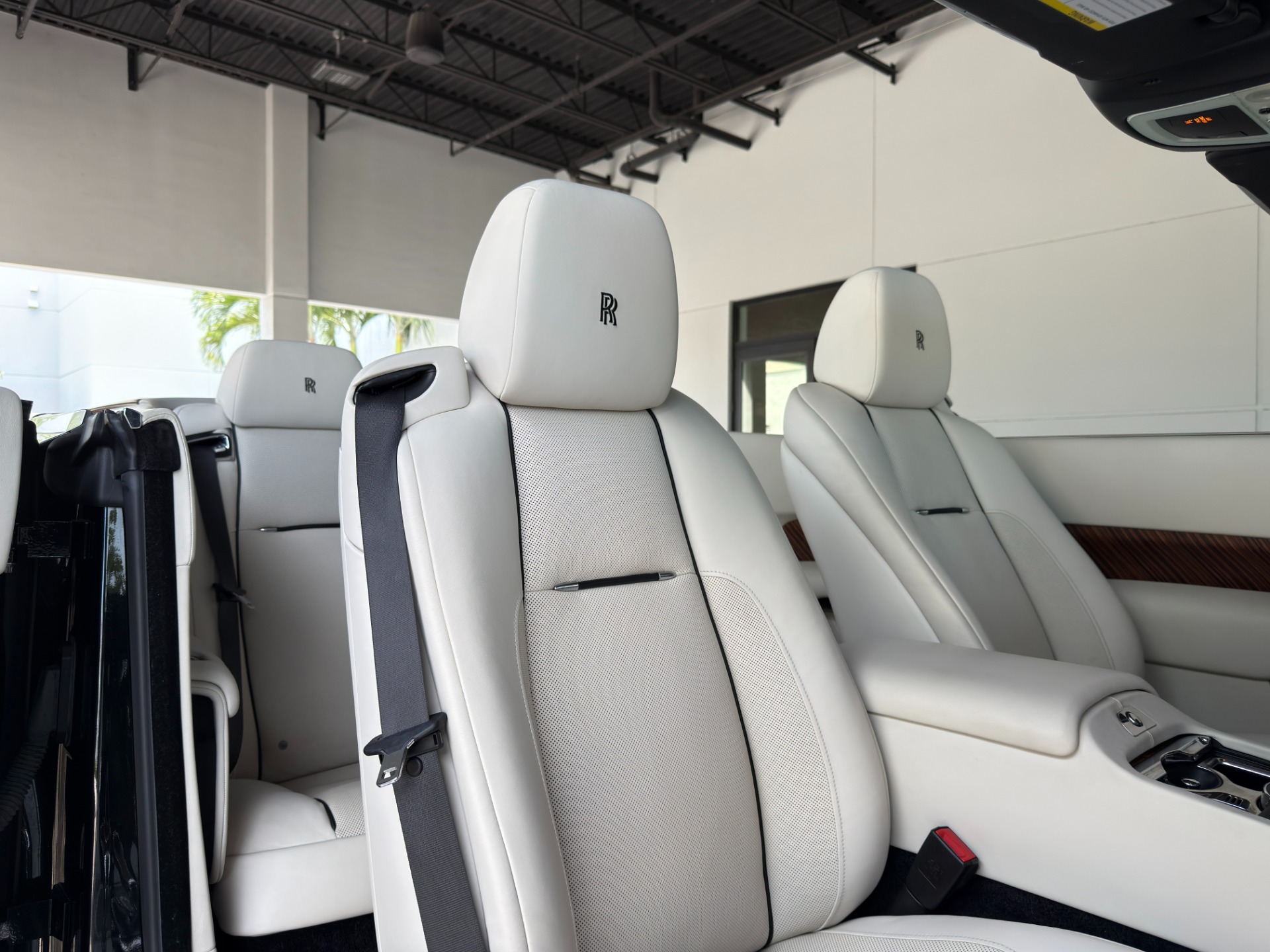 2016 Rolls Royce Dawn RR6 photo 34