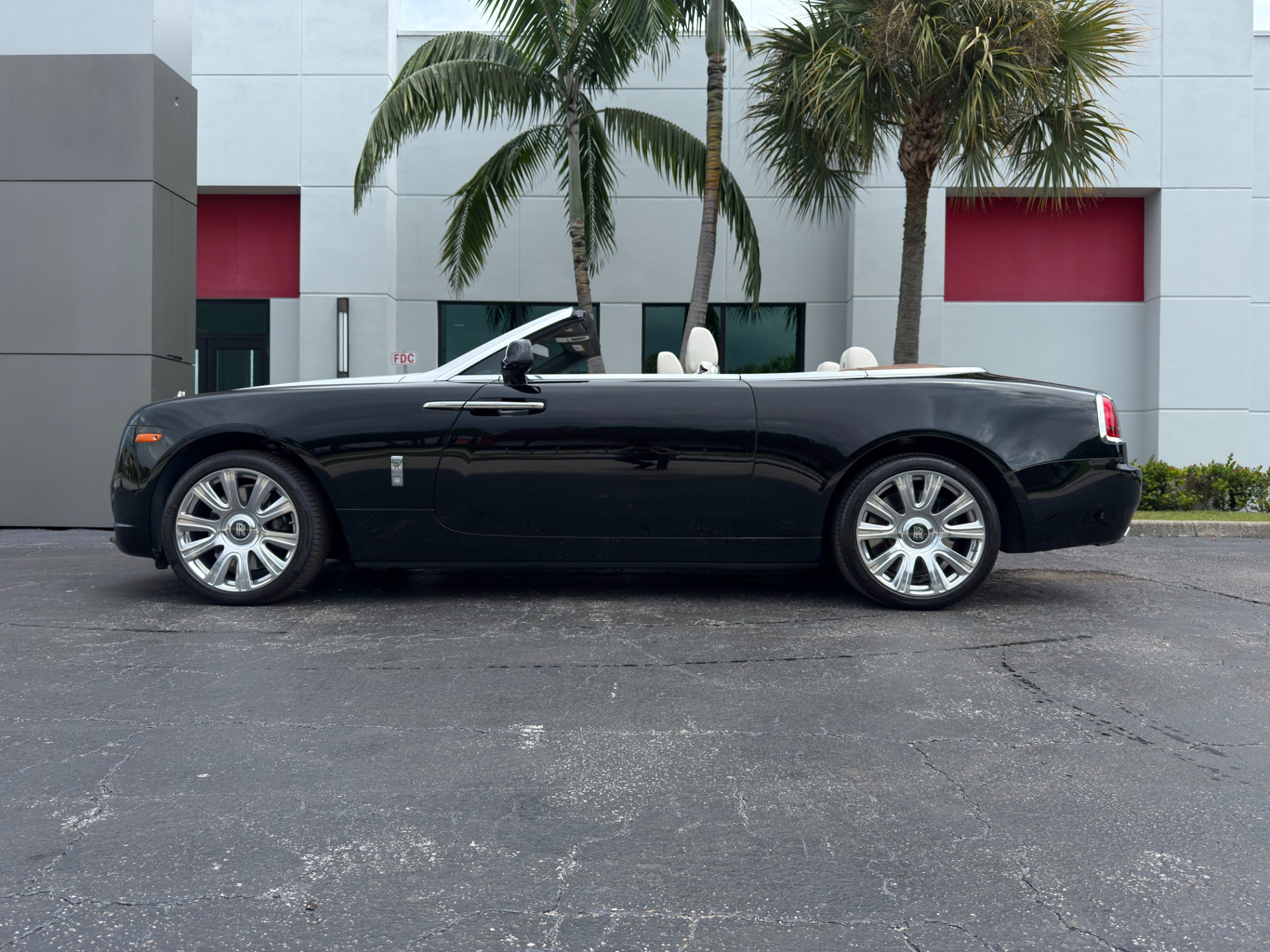 2016 Rolls Royce Dawn RR6 photo 3