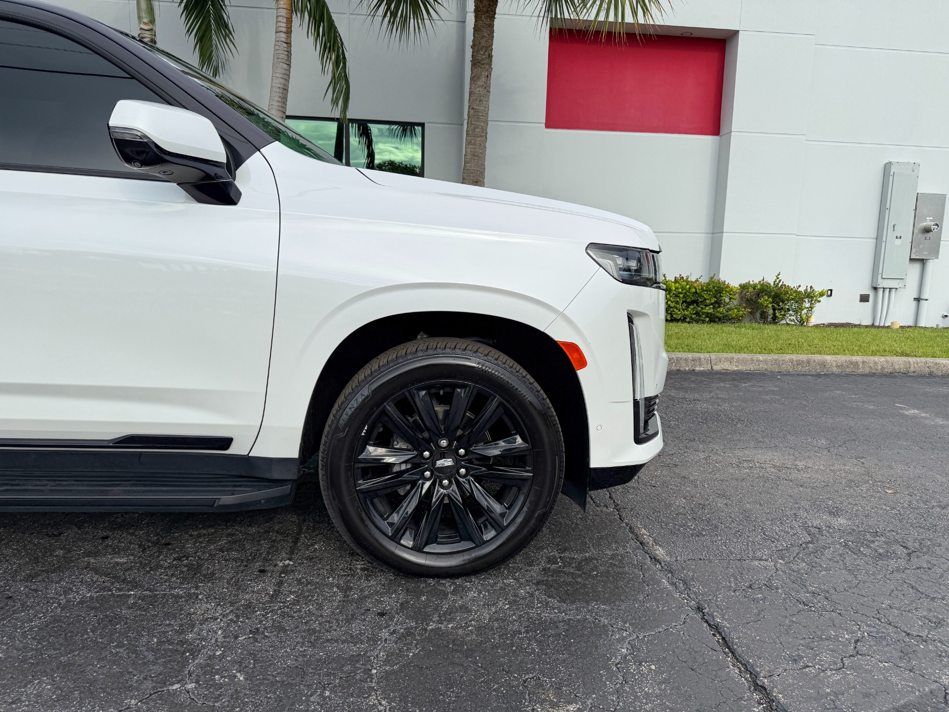 2023 Cadillac Escalade Sport photo 3