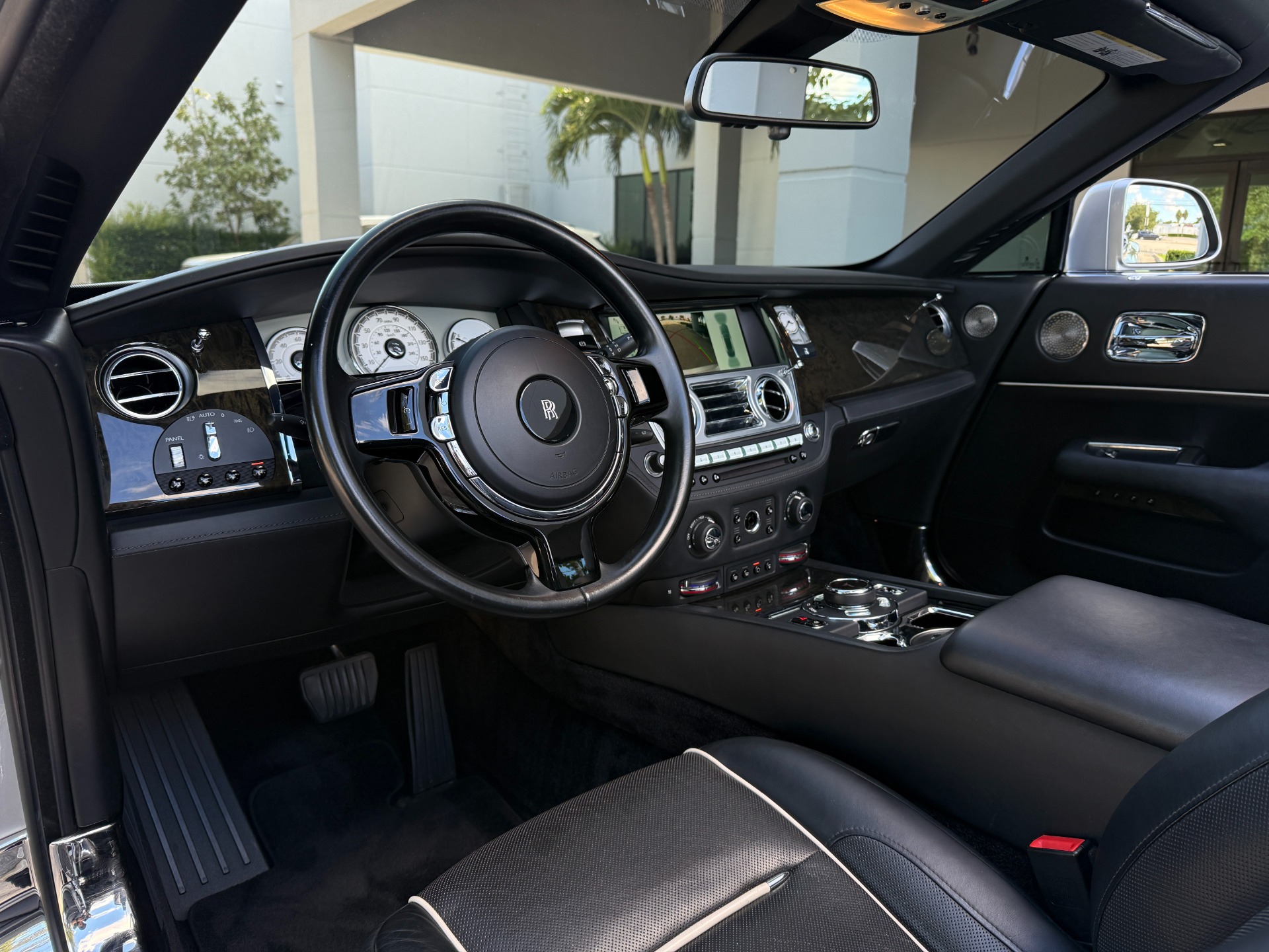Used-2017-Rolls-Royce-Dawn