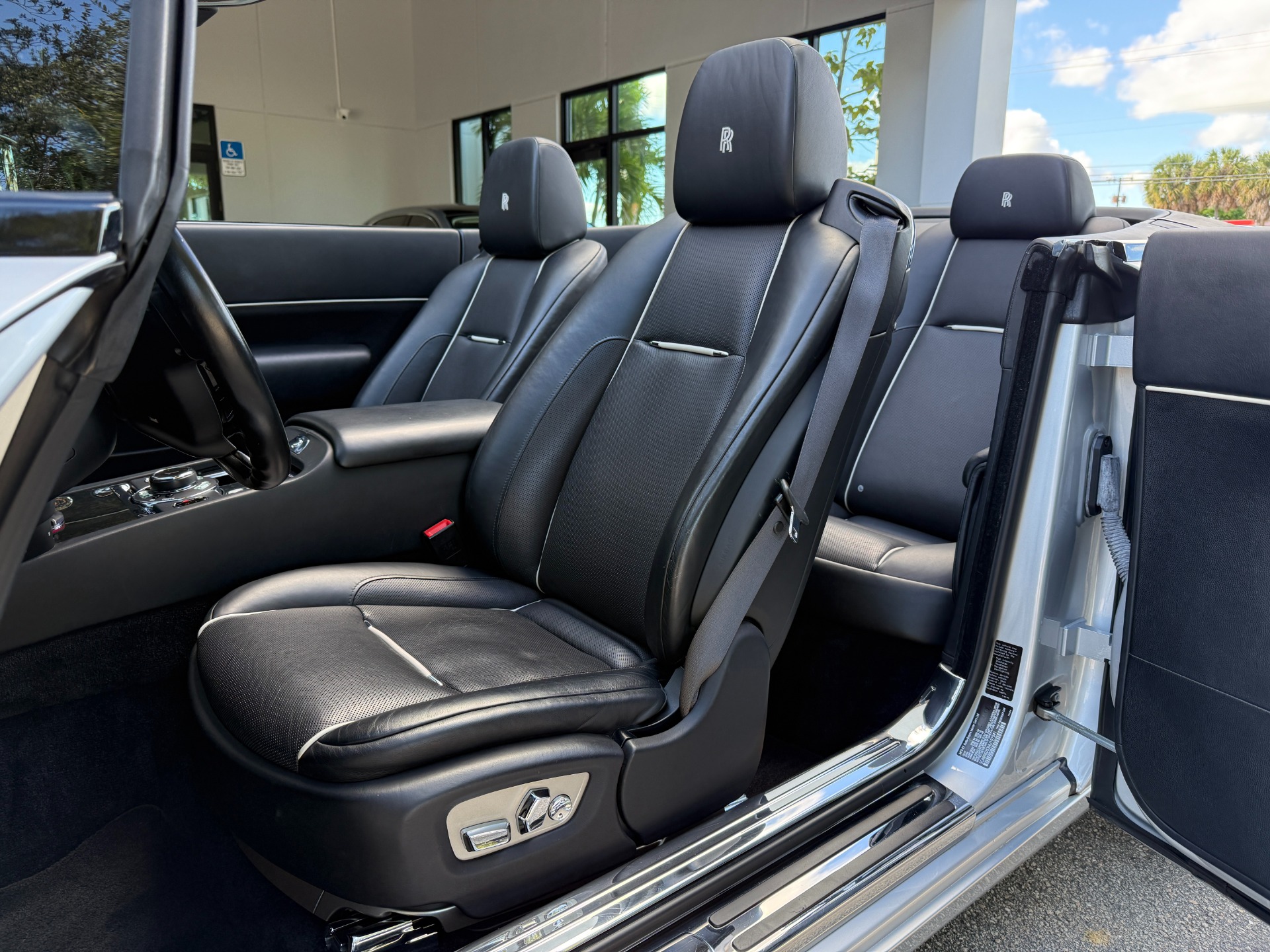 Used-2017-Rolls-Royce-Dawn