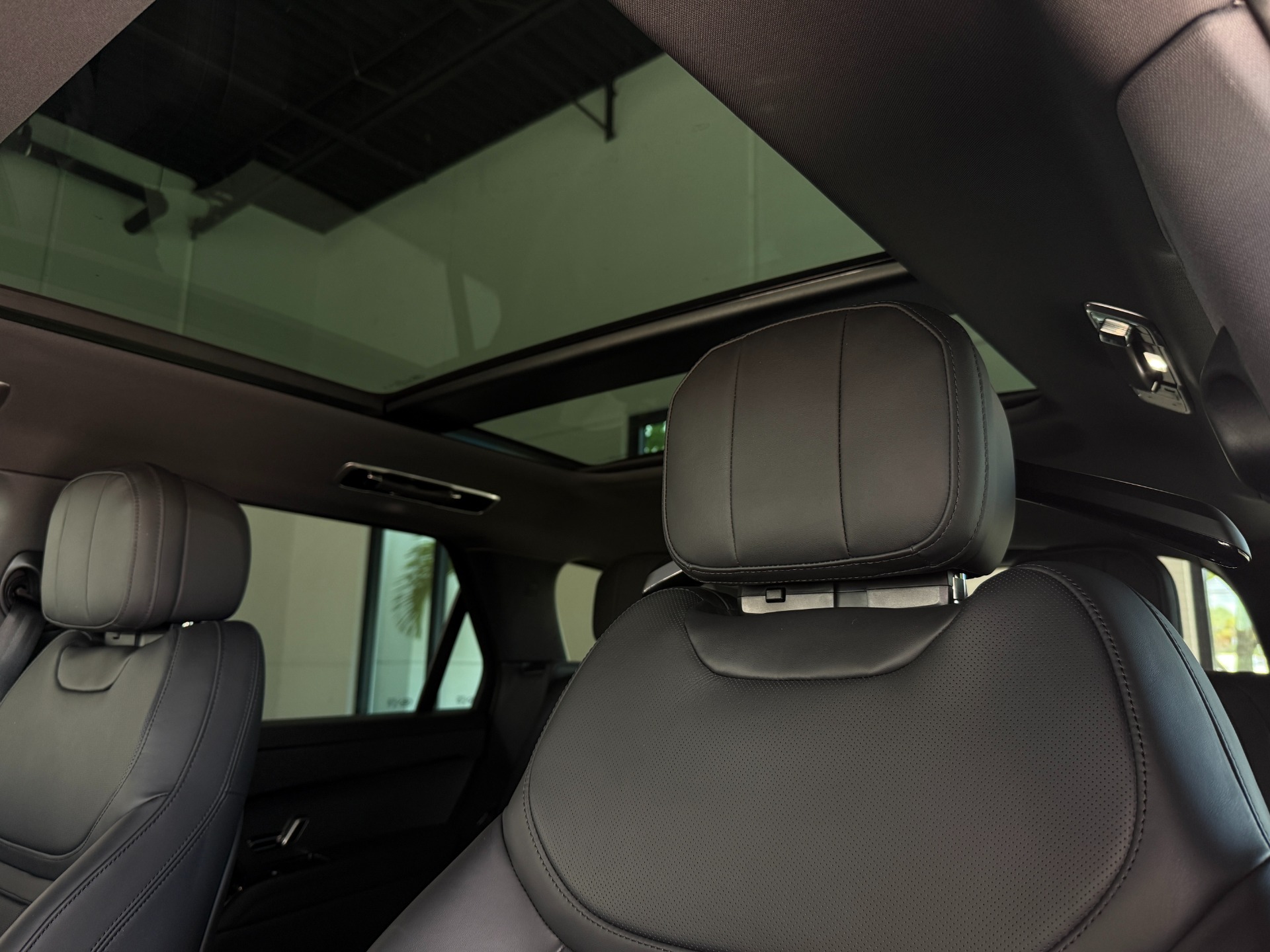 Used-2024-Land-Rover-Range-Rover-Sport-P400-Dynamic-SE