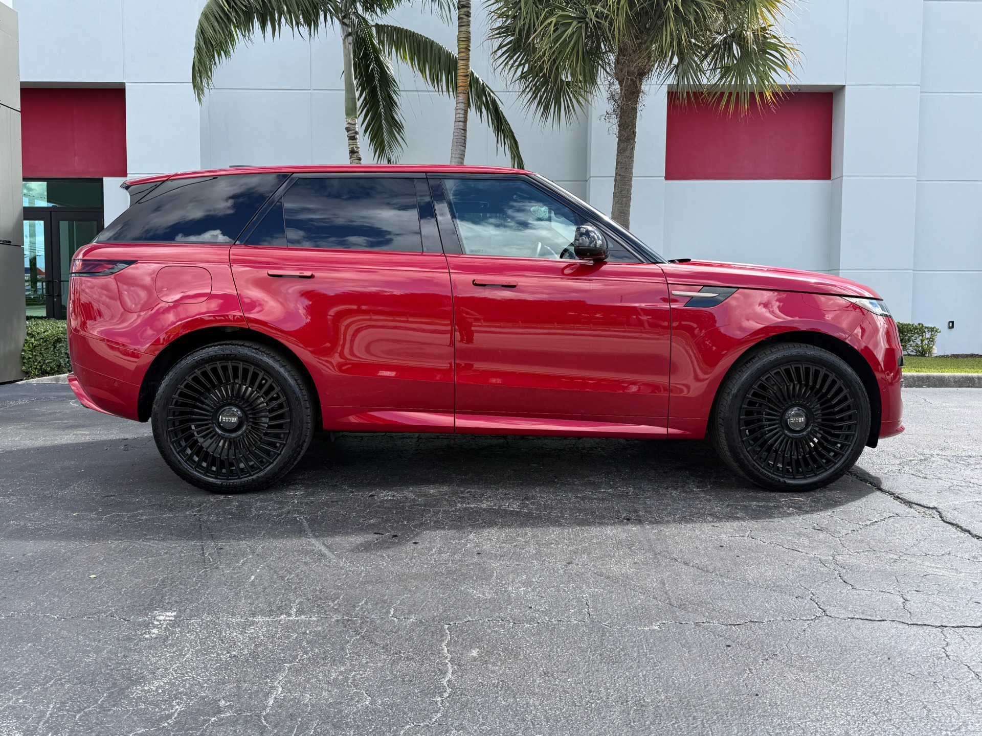 Used-2024-Land-Rover-Range-Rover-Sport-P400-Dynamic-SE