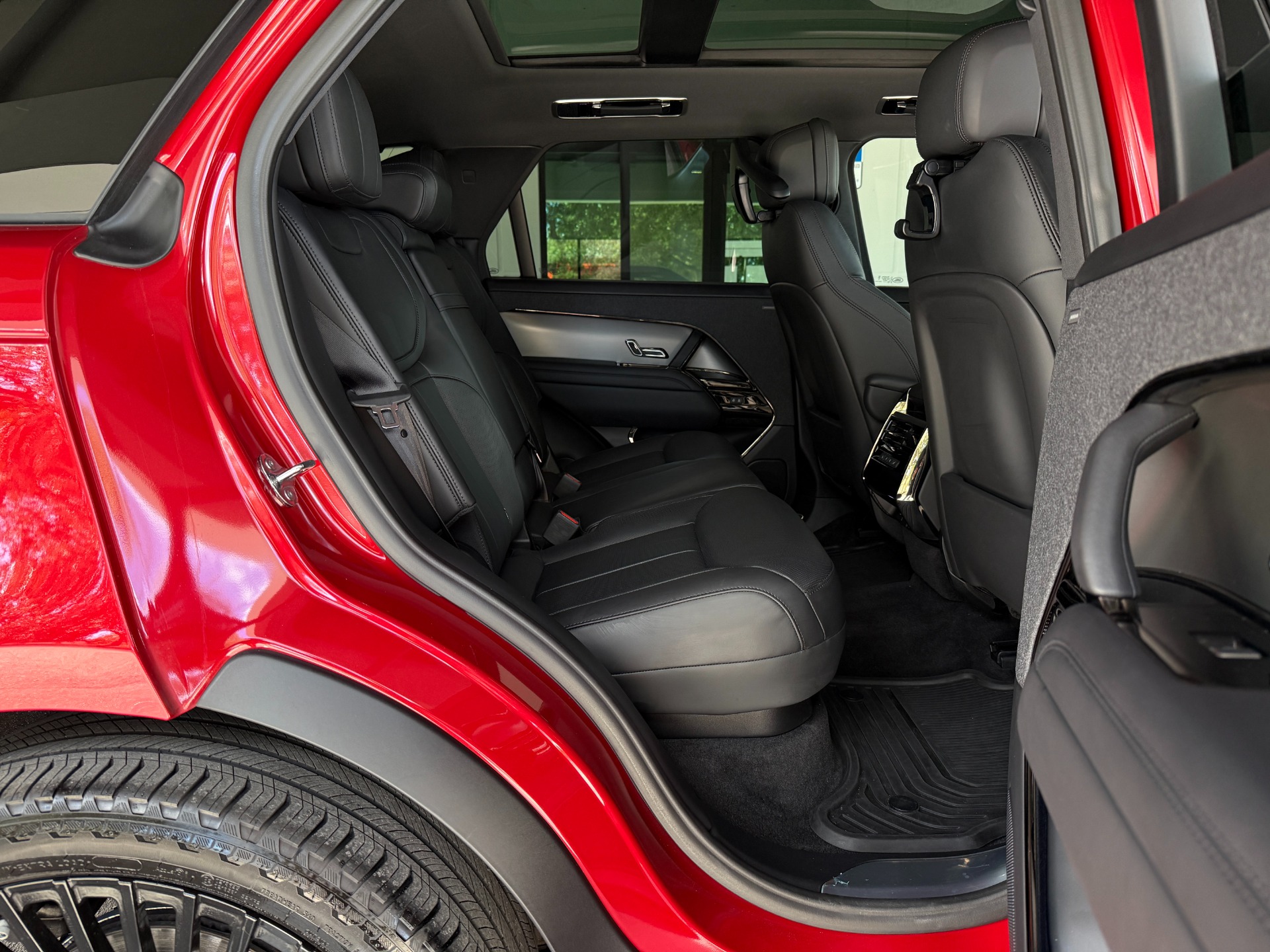 Used-2024-Land-Rover-Range-Rover-Sport-P400-Dynamic-SE