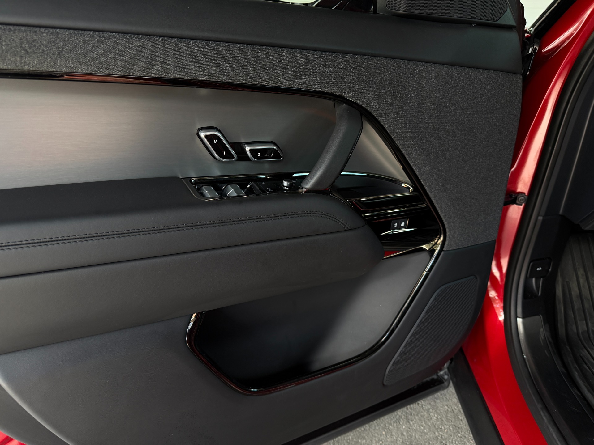 Used-2024-Land-Rover-Range-Rover-Sport-P400-Dynamic-SE
