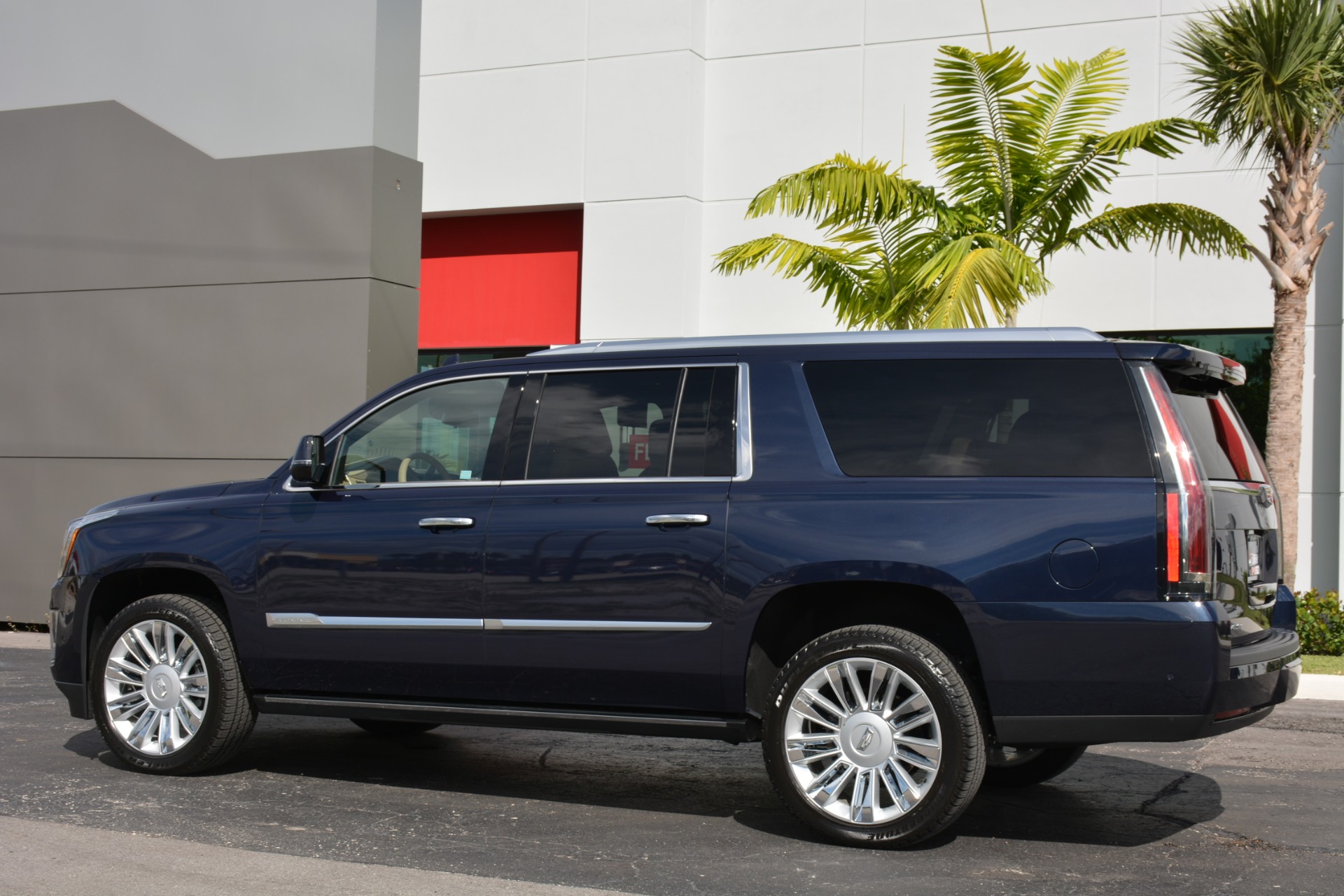 Used-2018-Cadillac-Escalade-ESV-Platinum.