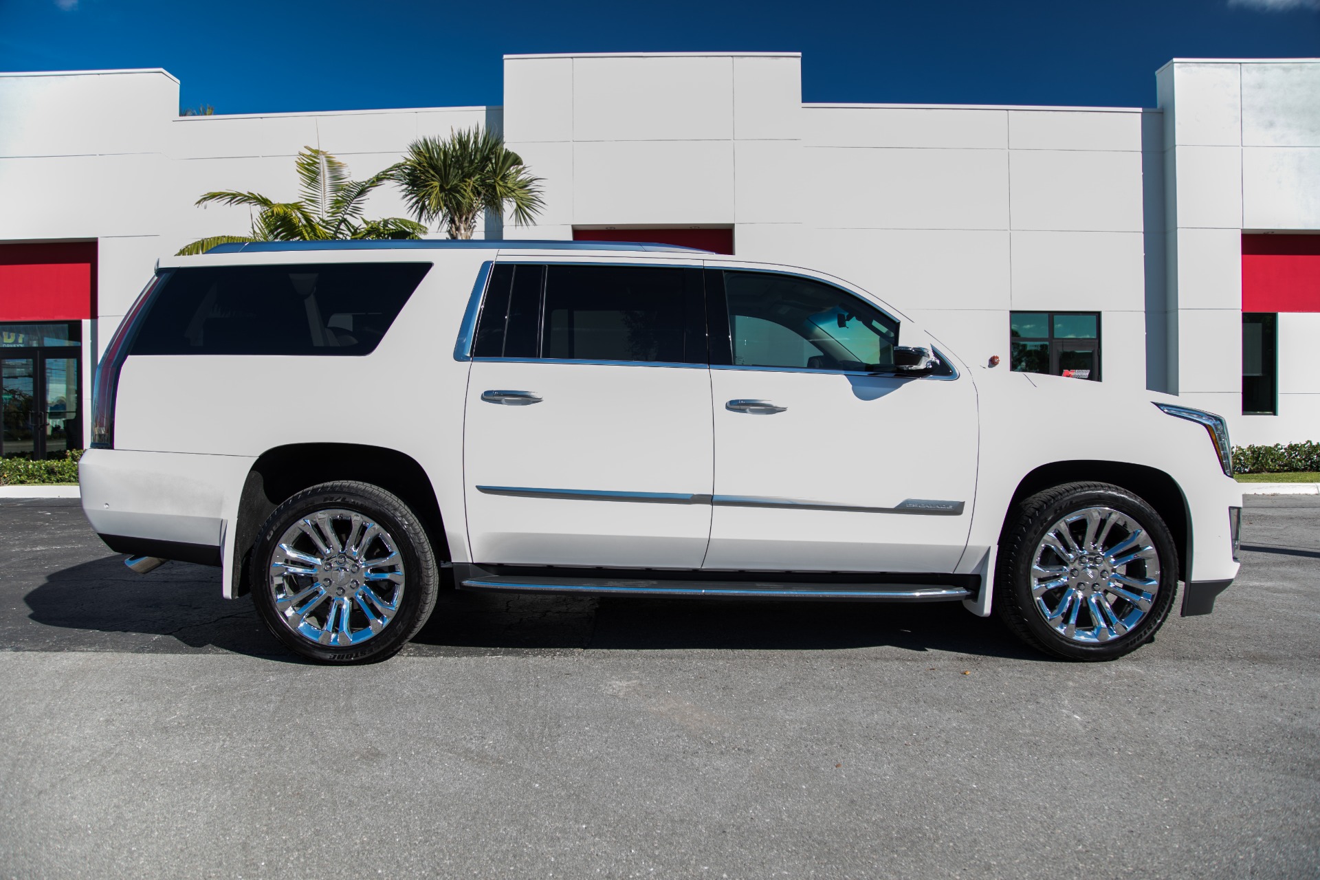 Used-2017-Cadillac-Escalade-ESV-Luxury.