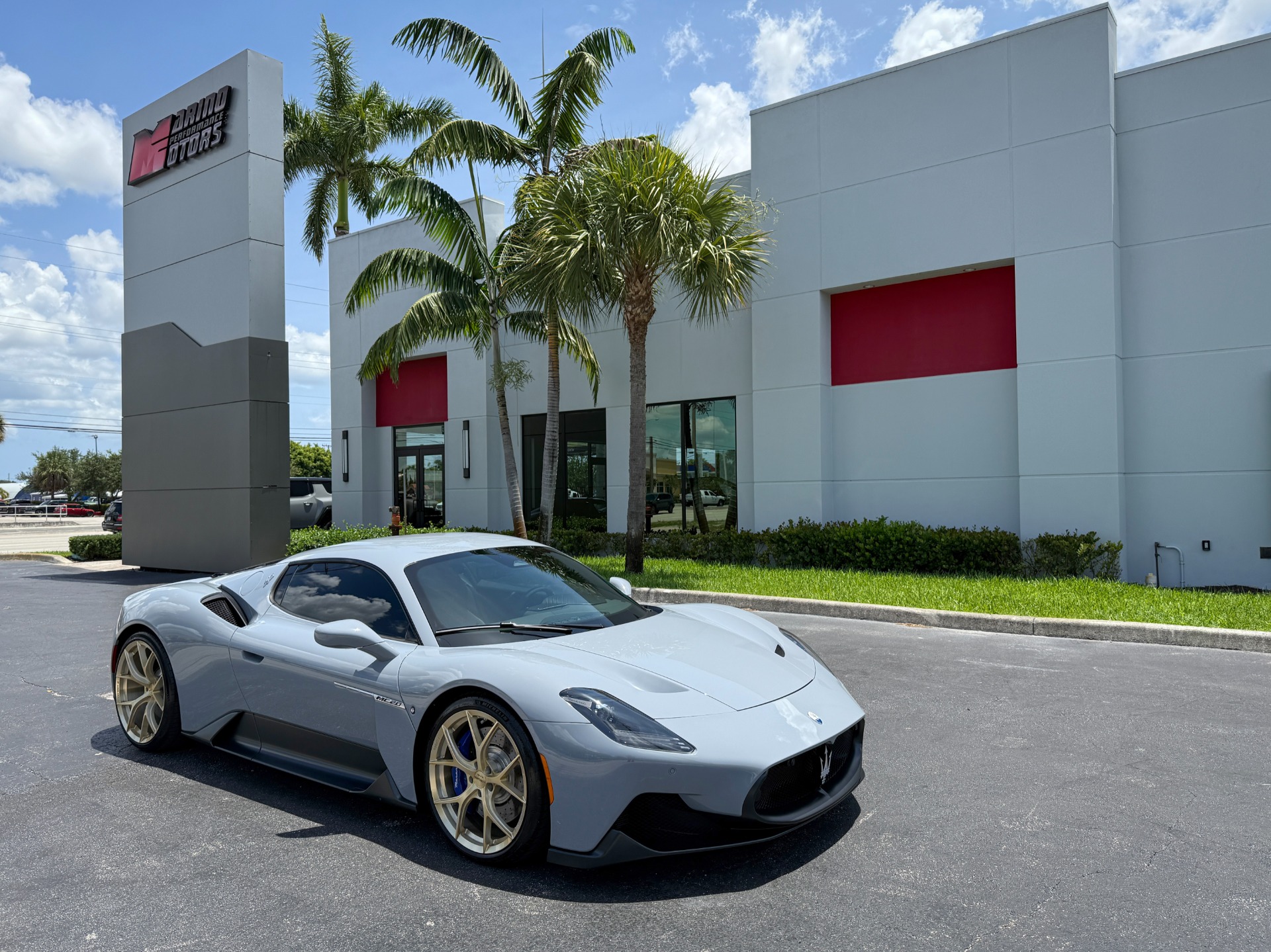 Used-2023-Maserati-MC20-