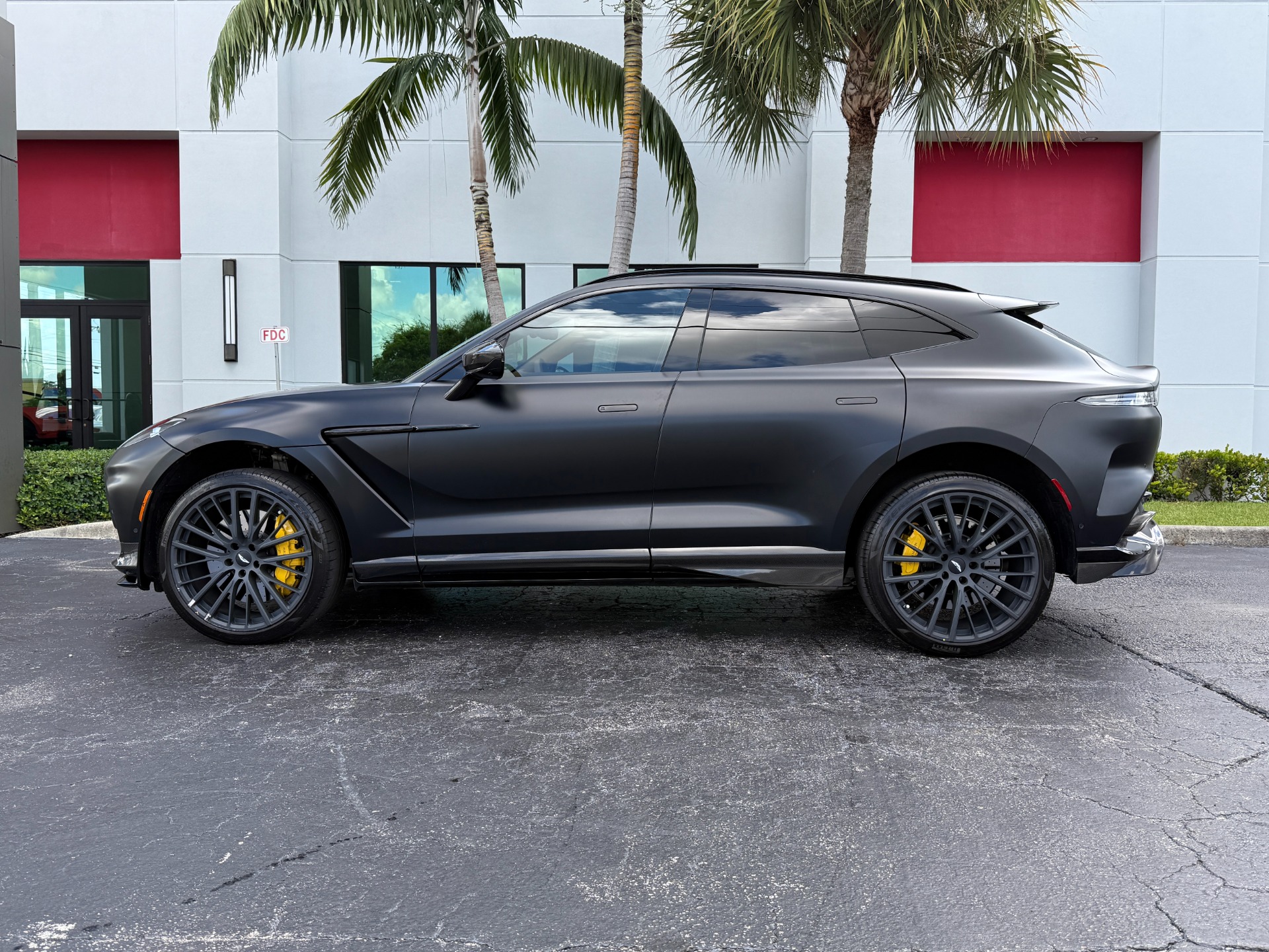 Aston Martin Racing Truck, 1000km of Silverstone 2010 | Flickr, image size:1920x1440