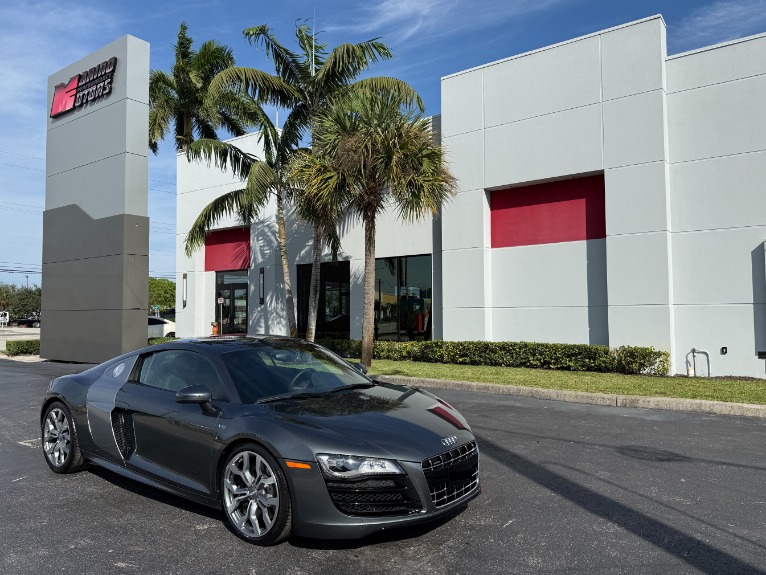 2010 Audi R8 5.2 quattro Manual's photo