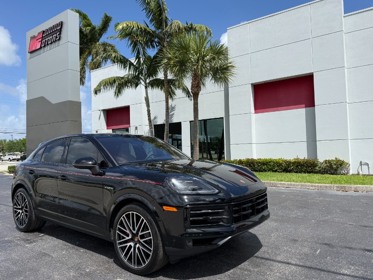 2025 Porsche Cayenne S E-Hybrid's photo
